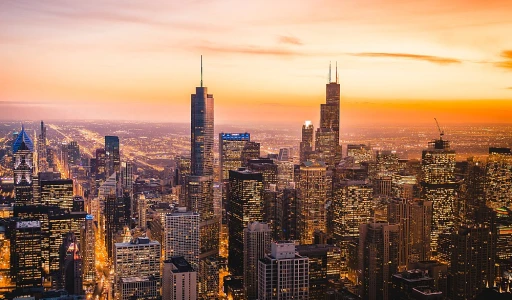 How do Chicago's luxury hotels amplify the sightseeing experience?