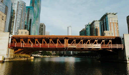 Experiencing opulence from the heights: how do Chicago's luxury hotels transform skyline views into premium sightseeing?